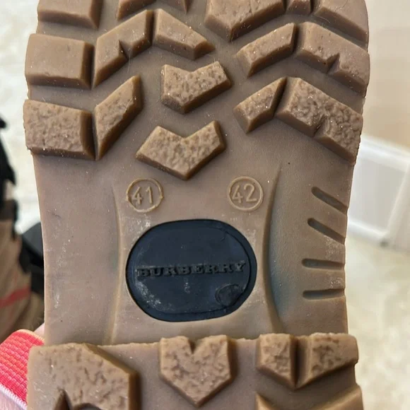 Authentic Burberry Nova Check Snow boots - Picture 5 of 5
